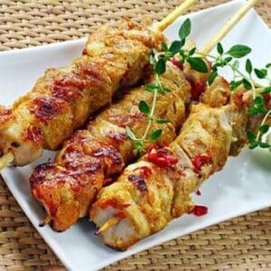 CHICKEN KEBABS IN SATAY SAUCE